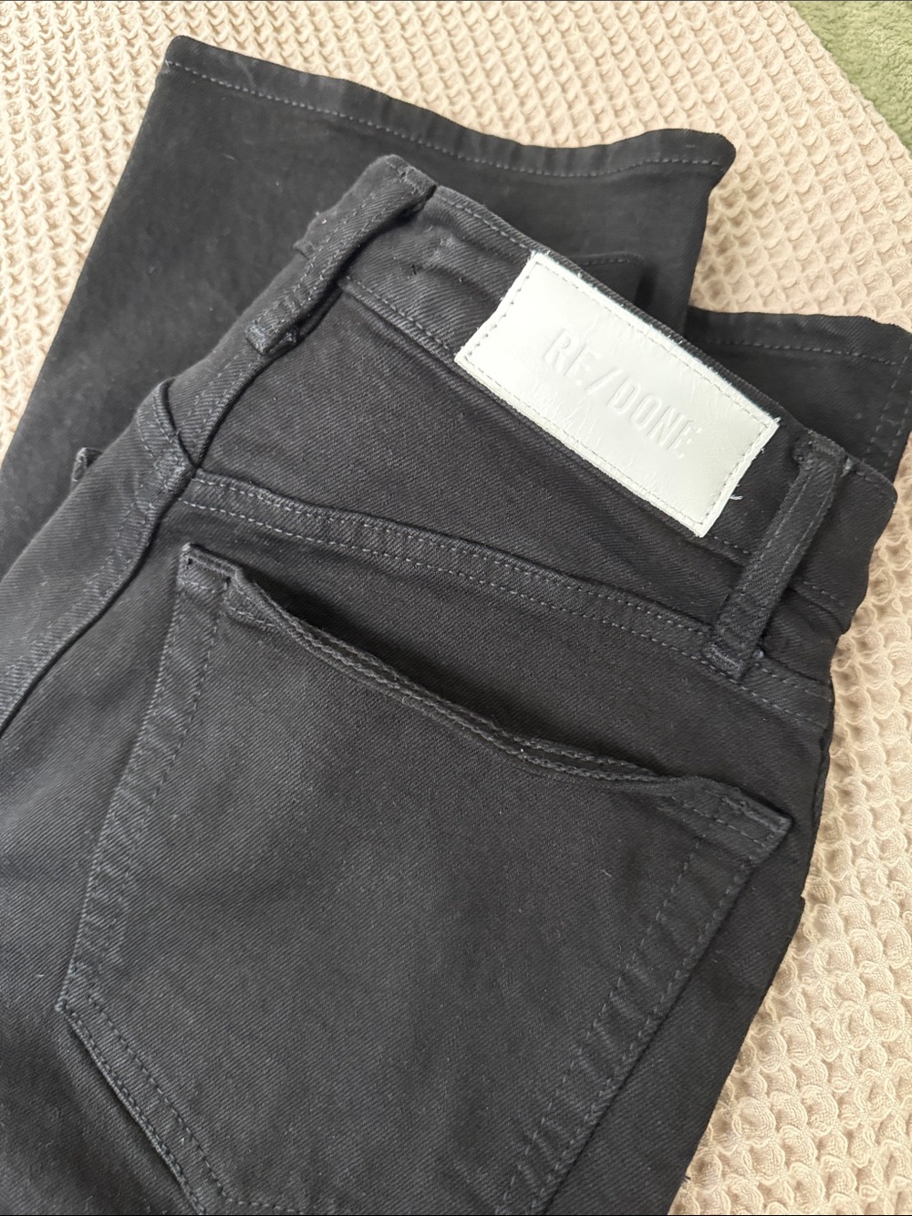 RE/DONE 90s High Rise Loose size 24 Style 148-3WHRL Black
